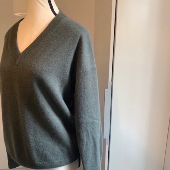 Massimo Dutti moss green cashmere V neck sweater NWT medium - Picture 6 of 10